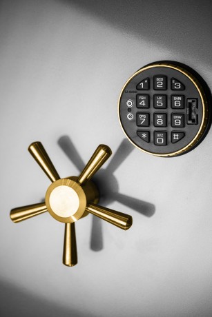 Сейф с защитой от взлома и огня Stahlkraft Defender Pro 135 EL Lux